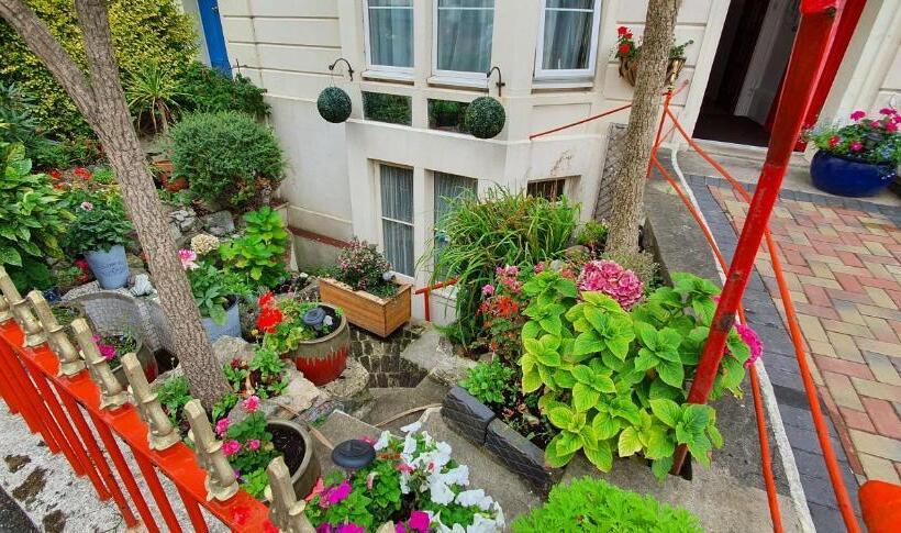 بنسيون Corbiere Guest House