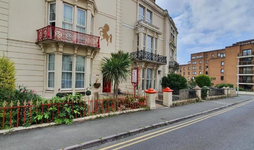 بنسيون Corbiere Guest House