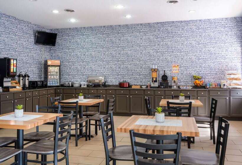 Hotel Americinn By Wyndham Cedar Rapids North