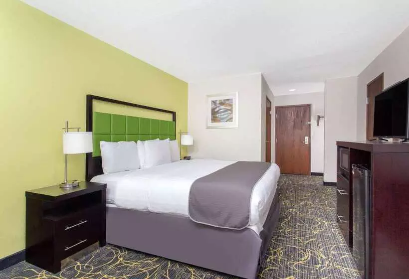 Отель Americinn And Suites By Wyndham Delafield Waukesha Milwaukee