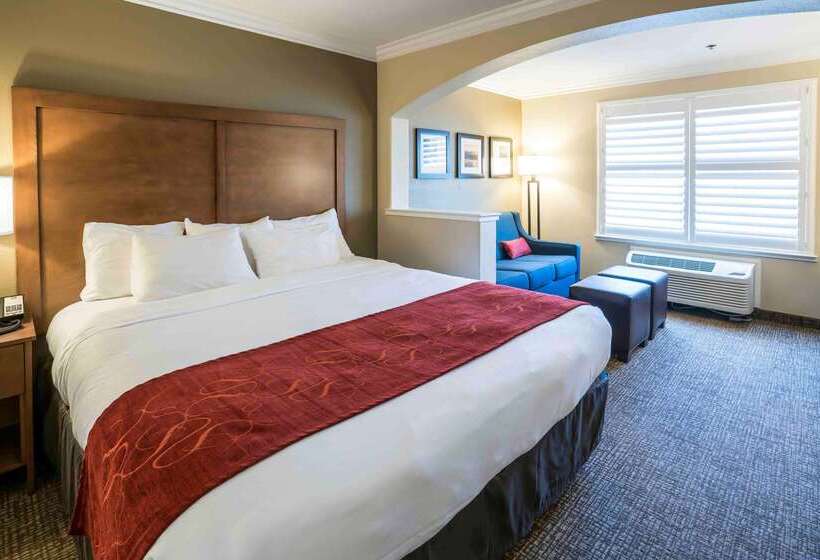 فندق Comfort Suites Fresno River Park