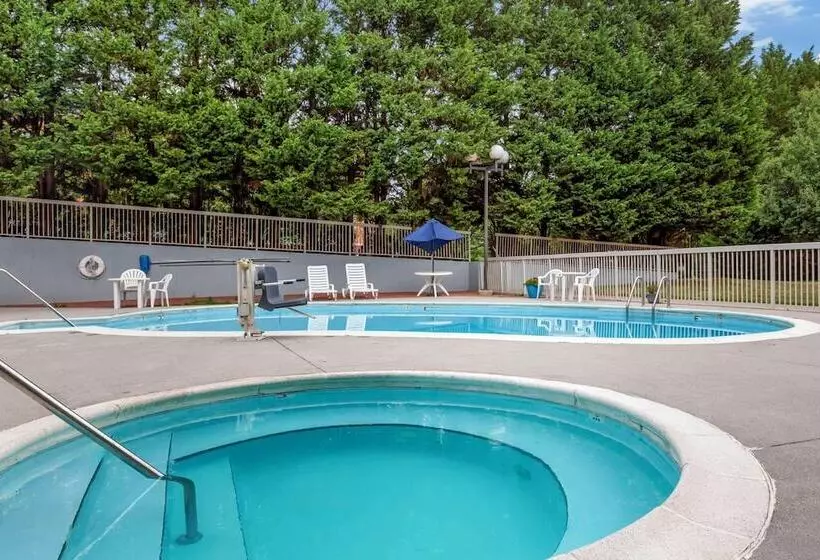 Hotelli Comfort Suites Inn At Ridgewood Farm
