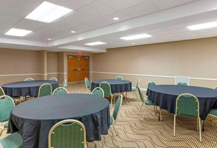 Hotelli Comfort Suites Inn At Ridgewood Farm