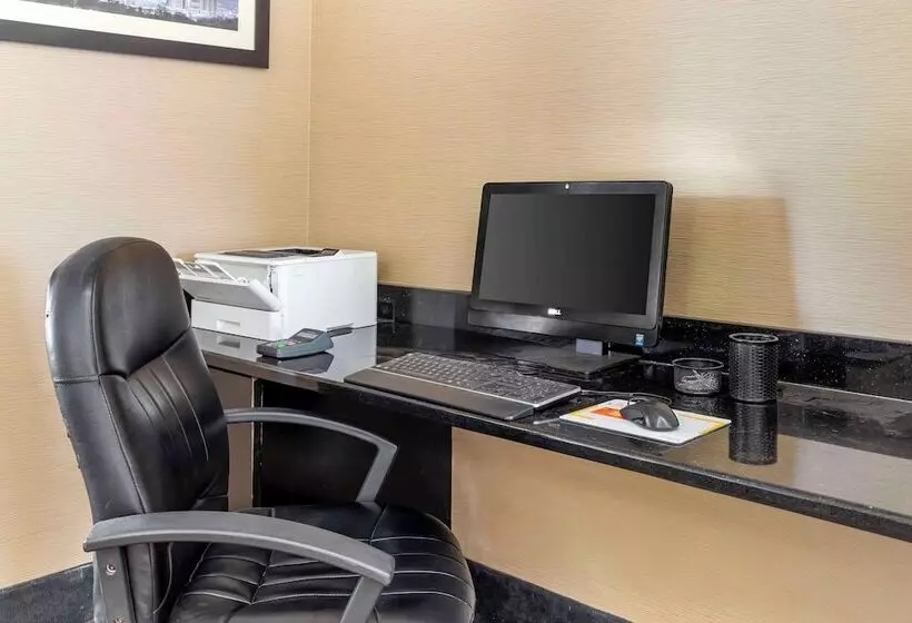 Hotelli Comfort Suites Inn At Ridgewood Farm