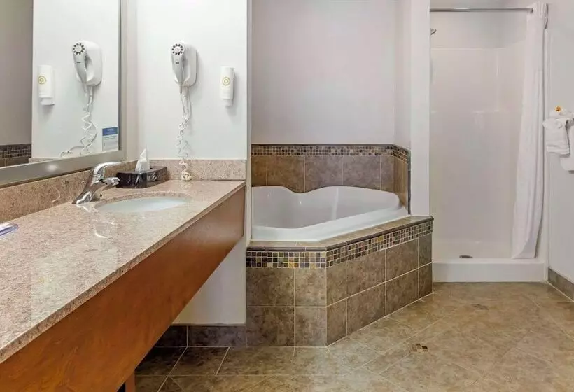 Hotelli Comfort Suites Inn At Ridgewood Farm