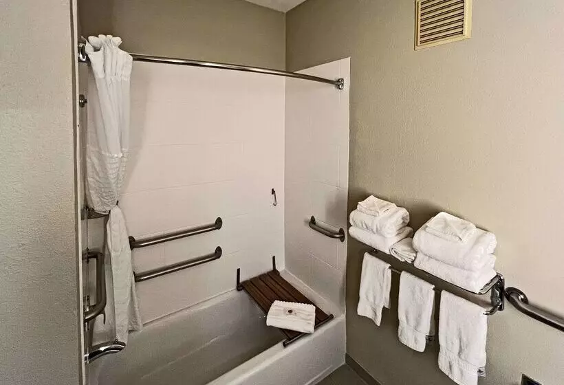 Отель Comfort Suites Peoria Sports Complex