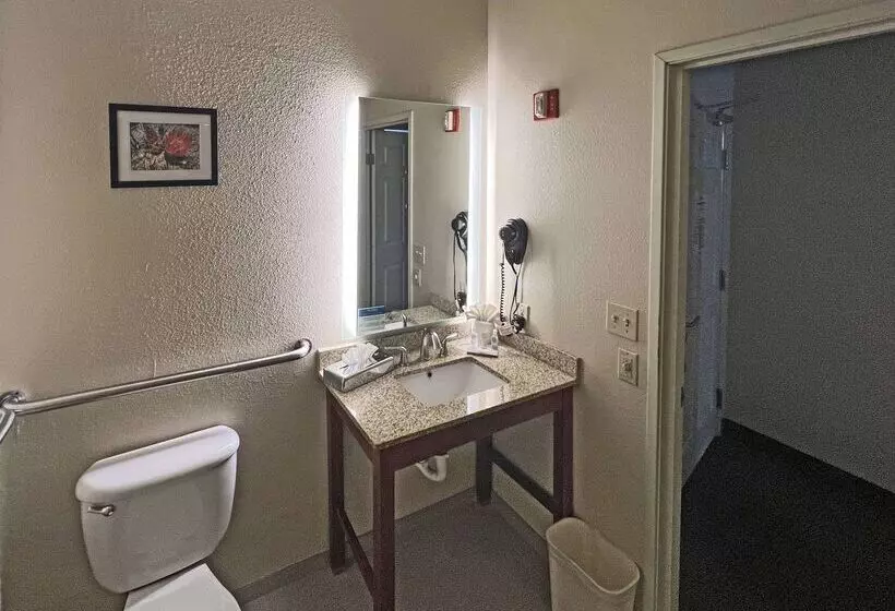 Отель Comfort Suites Peoria Sports Complex