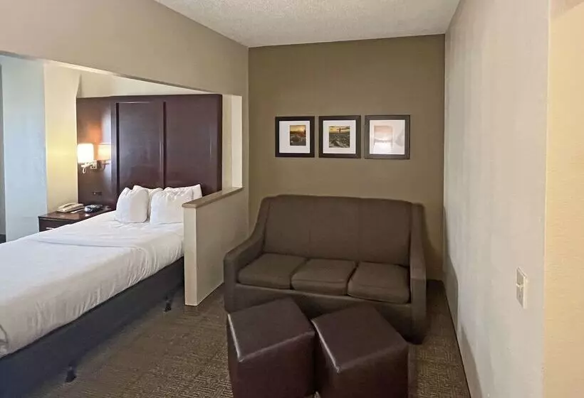 Отель Comfort Suites Peoria Sports Complex