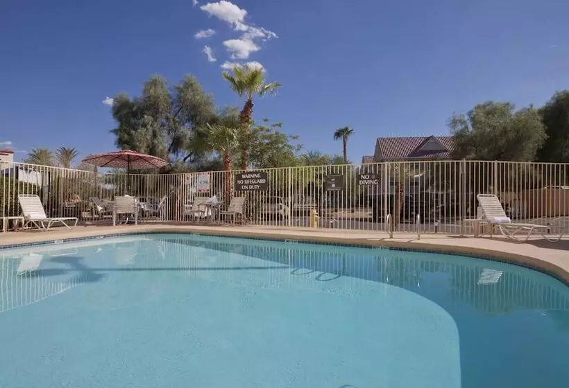 Отель Comfort Suites Peoria Sports Complex