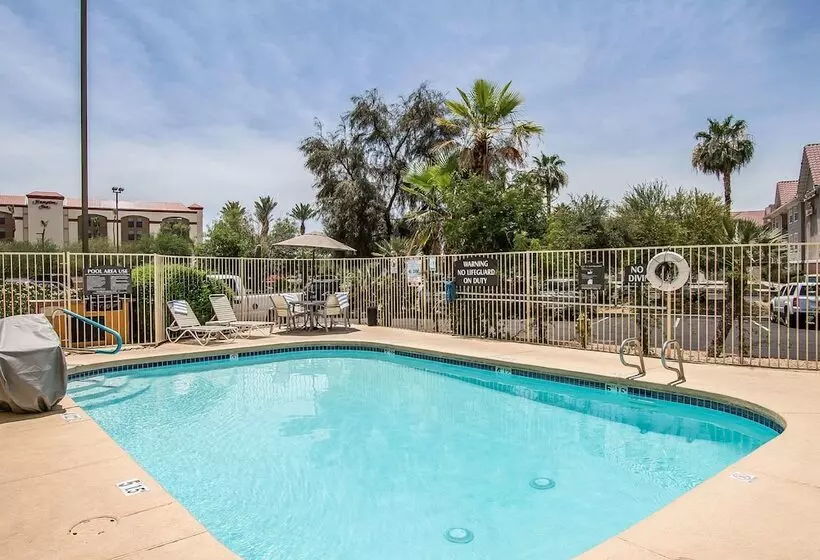 Отель Comfort Suites Peoria Sports Complex