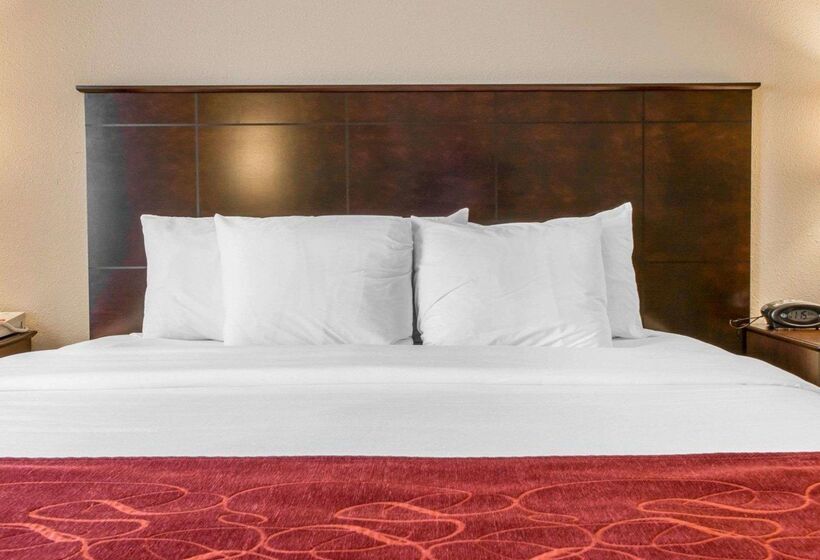 Отель Comfort Suites Saginaw