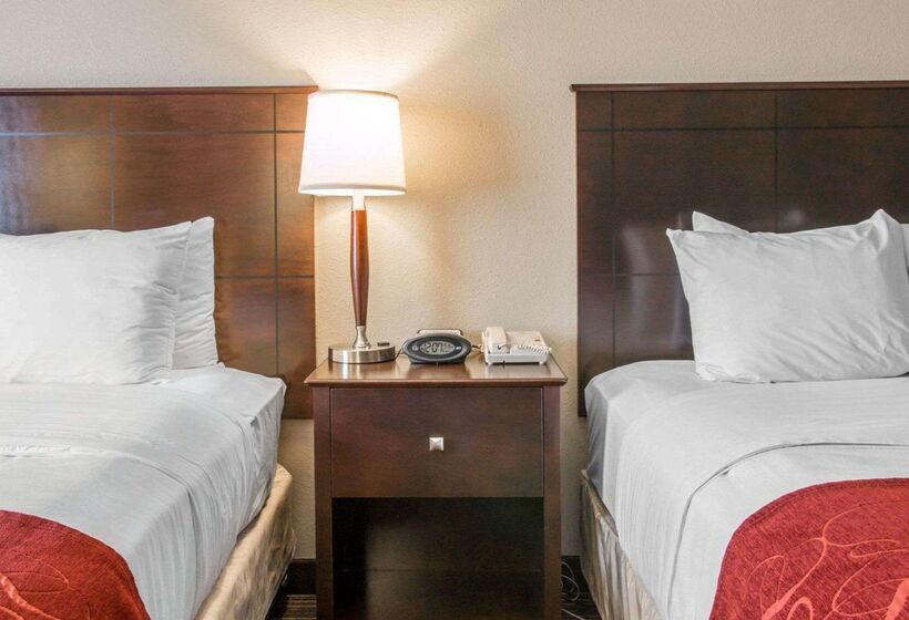 Отель Comfort Suites Saginaw