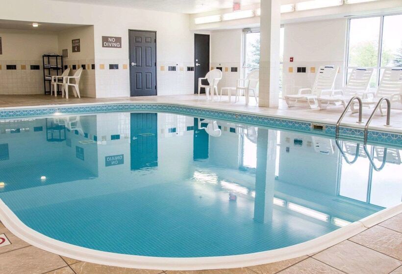 Отель Comfort Suites Saginaw