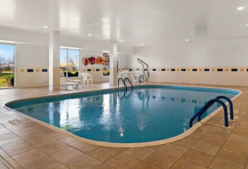 Отель Comfort Suites Saginaw