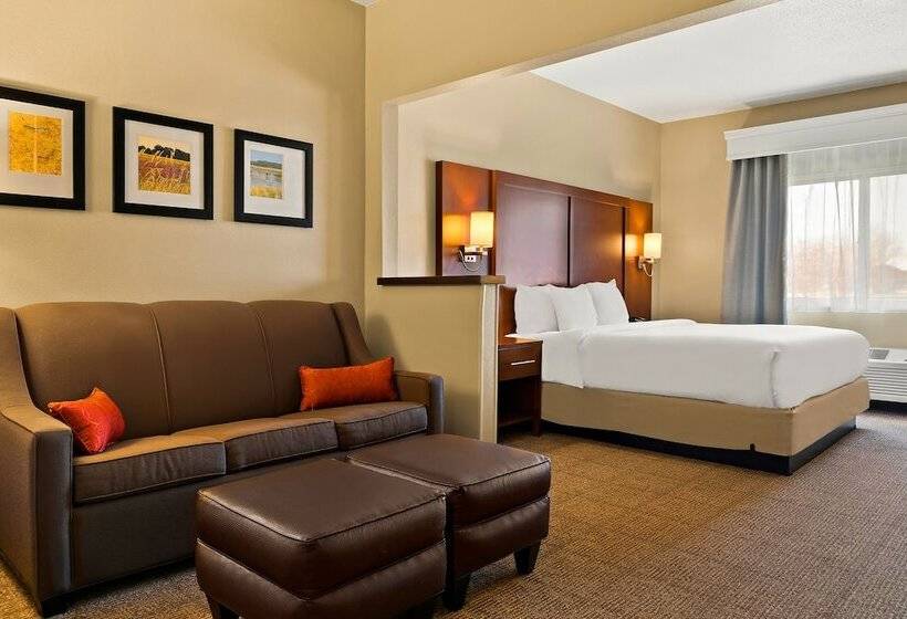 Отель Comfort Suites Saginaw