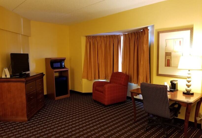 فندق Comstock Inn & Conference Center