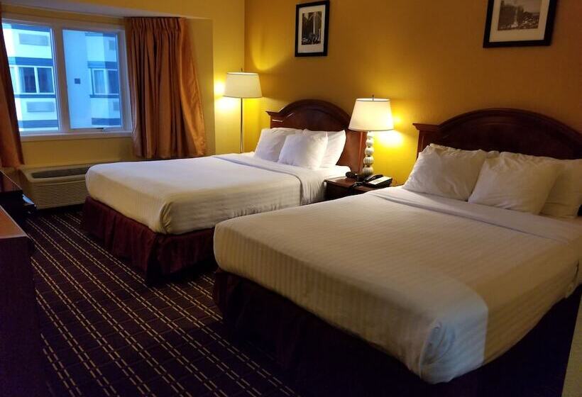 فندق Comstock Inn & Conference Center