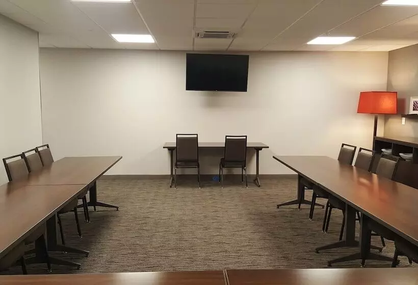 Отель Country Inn & Suites By Radisson, Savannah Midtown, Ga