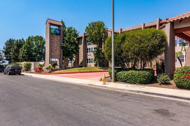 هتل Holiday Inn Express & Suites Camarillo, An Ihg