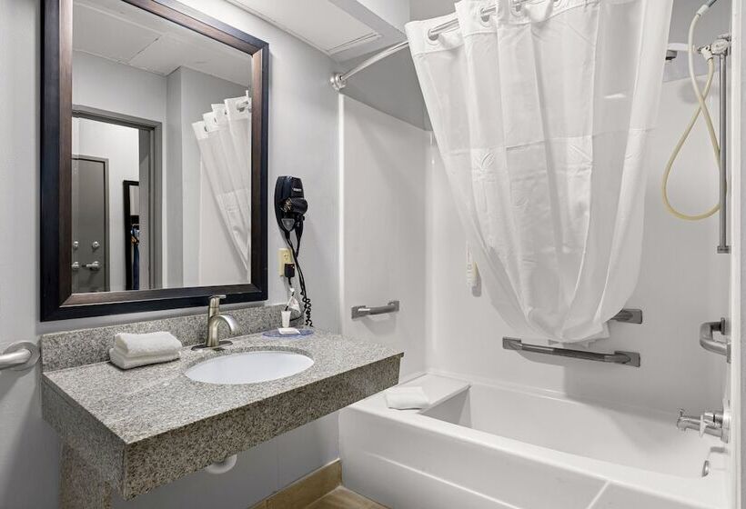 酒店 Clarion Pointe Hinesville Near Fort Stewart