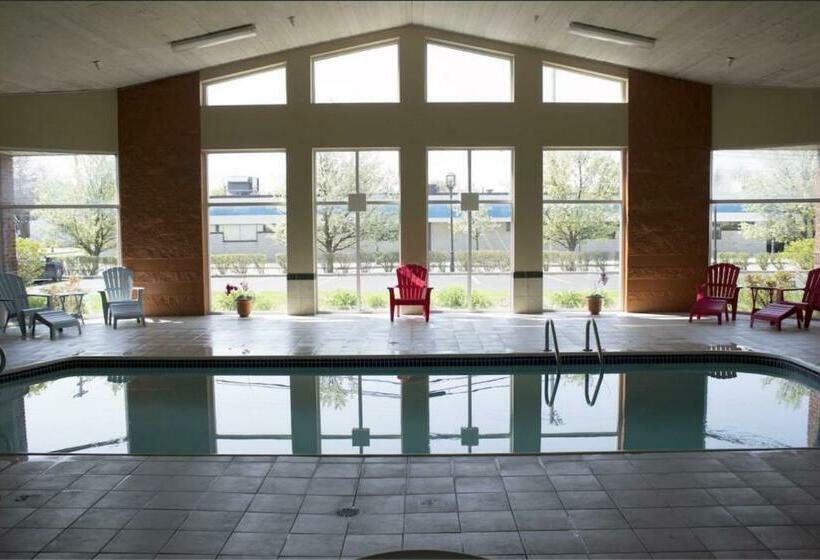 فندق Comstock Inn & Conference Center