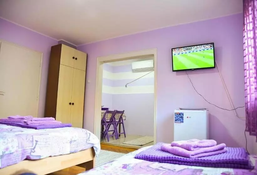 ペンション Prenoćište Pilot