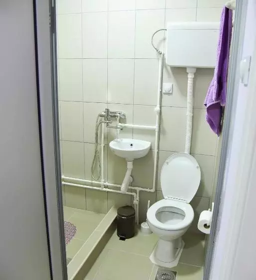 ペンション Prenoćište Pilot