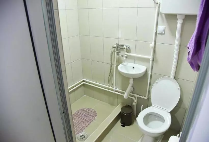 ペンション Prenoćište Pilot