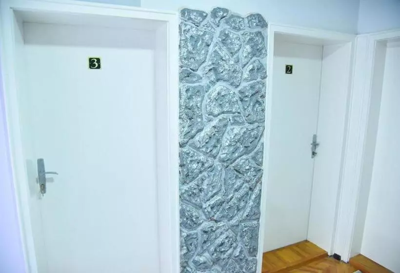 ペンション Prenoćište Pilot