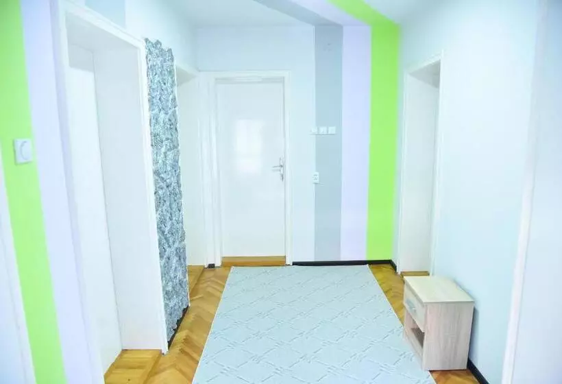 ペンション Prenoćište Pilot