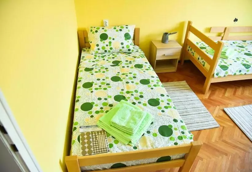 ペンション Prenoćište Pilot