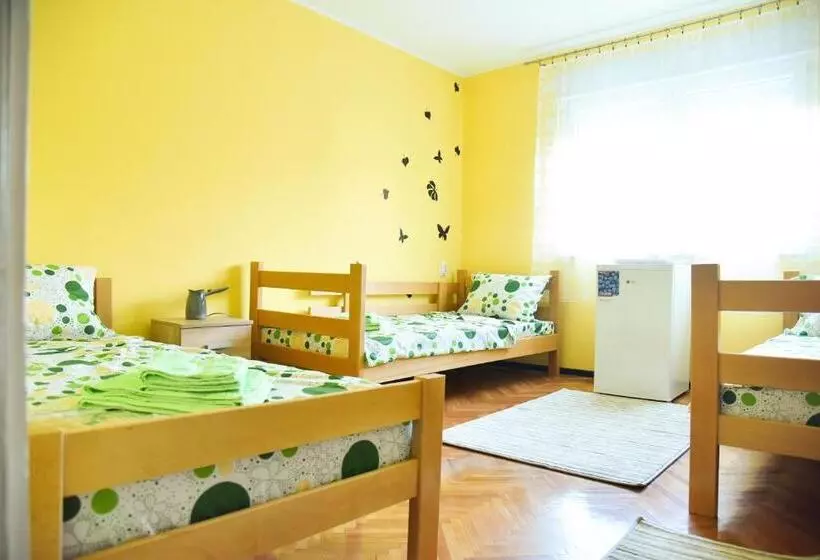 ペンション Prenoćište Pilot