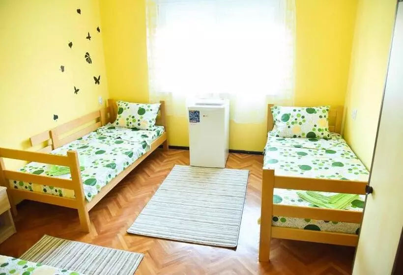 ペンション Prenoćište Pilot