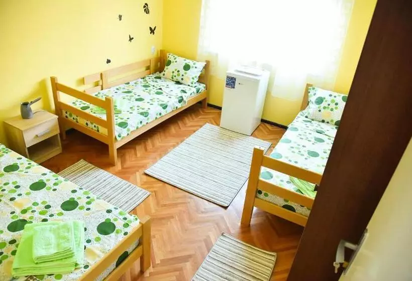 ペンション Prenoćište Pilot