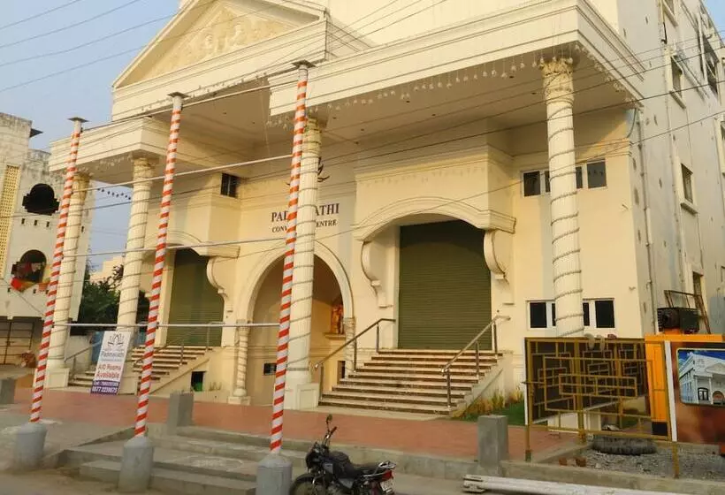 هتل Oyo 10700 Padmavathi