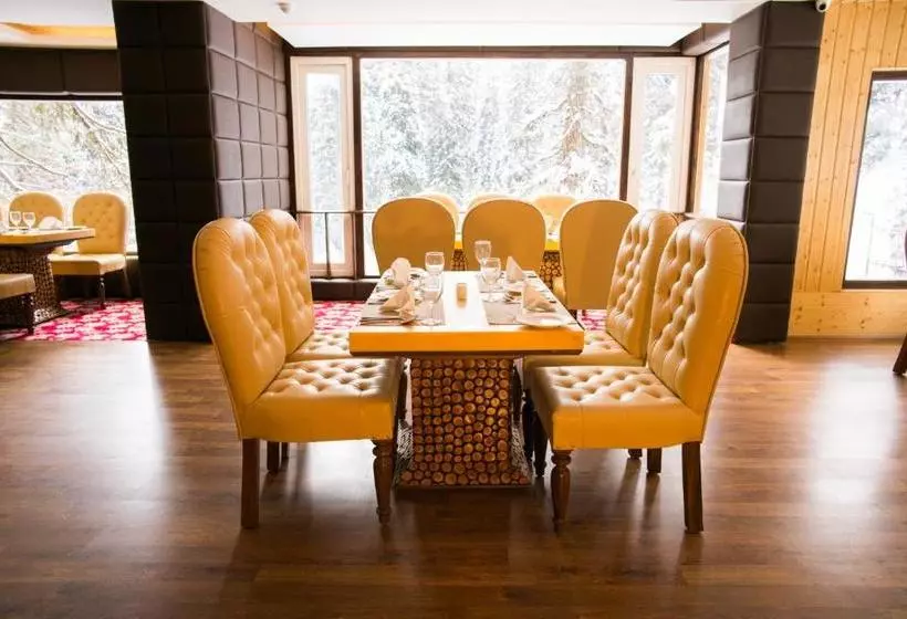 ホテル The Rosewood