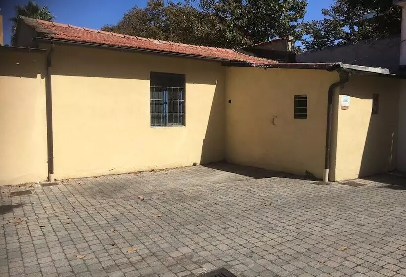 تختخواب و صبحانه La Magnolia