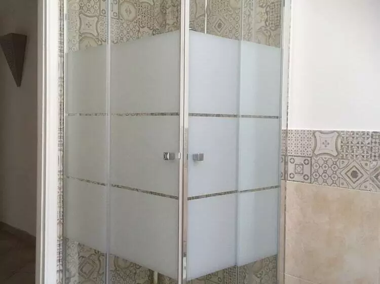 تختخواب و صبحانه La Magnolia