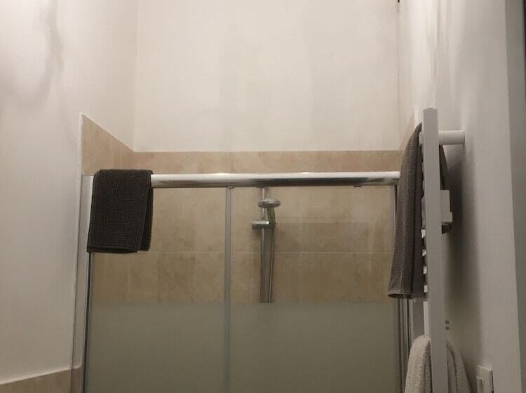 تختخواب و صبحانه La Magnolia