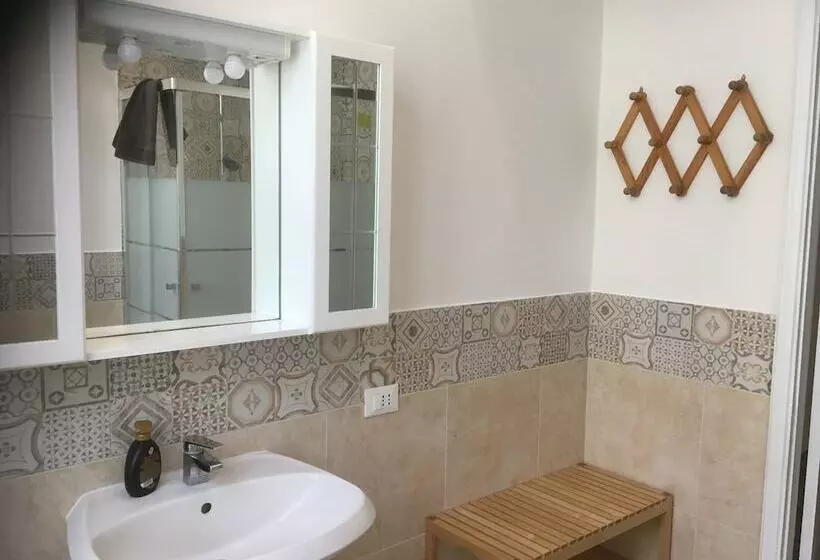 تختخواب و صبحانه La Magnolia