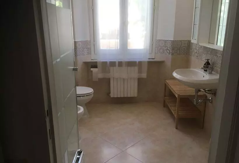 تختخواب و صبحانه La Magnolia