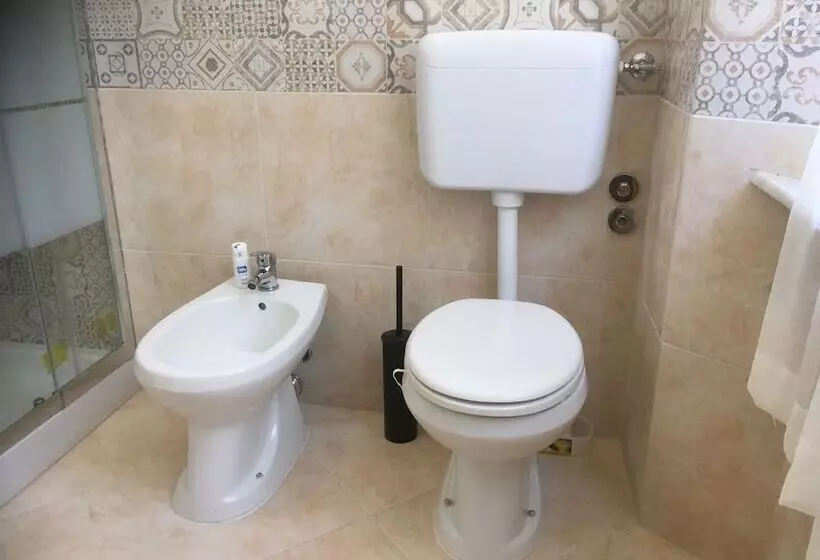 تختخواب و صبحانه La Magnolia