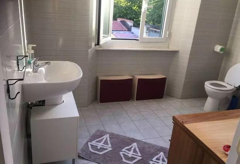 تختخواب و صبحانه La Magnolia