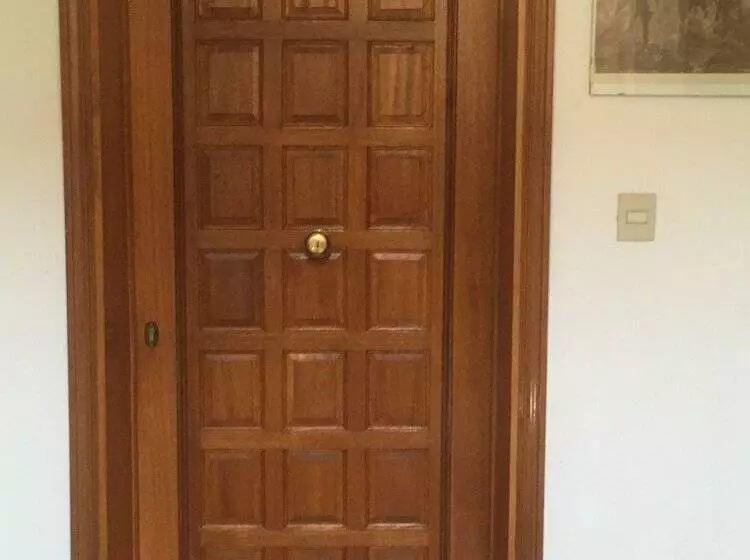 تختخواب و صبحانه La Magnolia