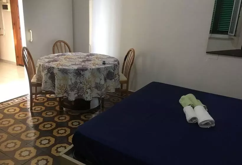 تختخواب و صبحانه La Magnolia