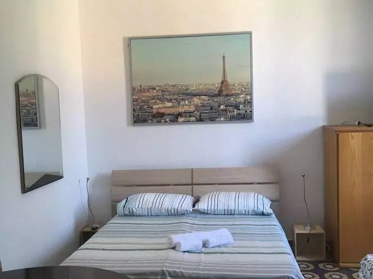 تختخواب و صبحانه La Magnolia