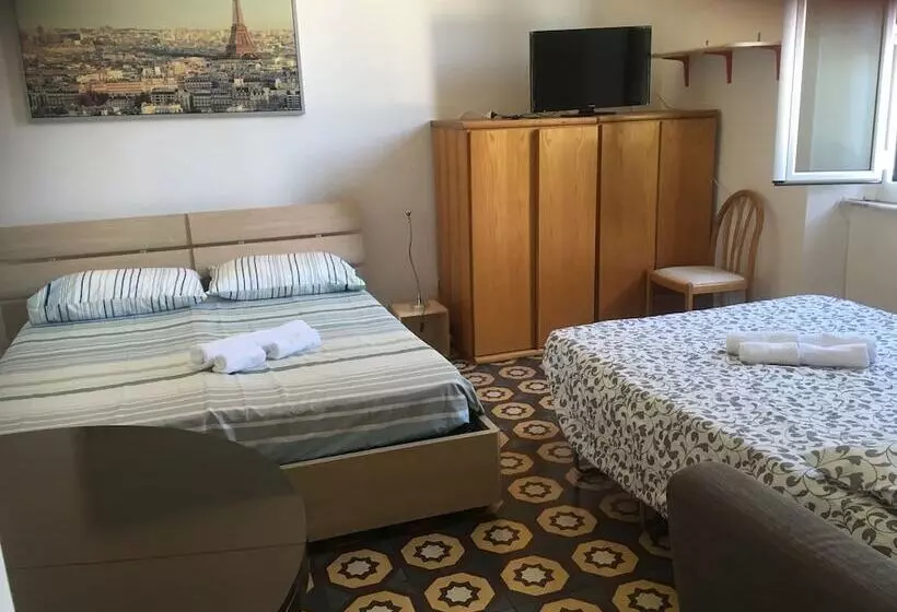 تختخواب و صبحانه La Magnolia