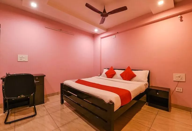 ペンション Oyo 18612 Sree Sai Surya Service Apartment