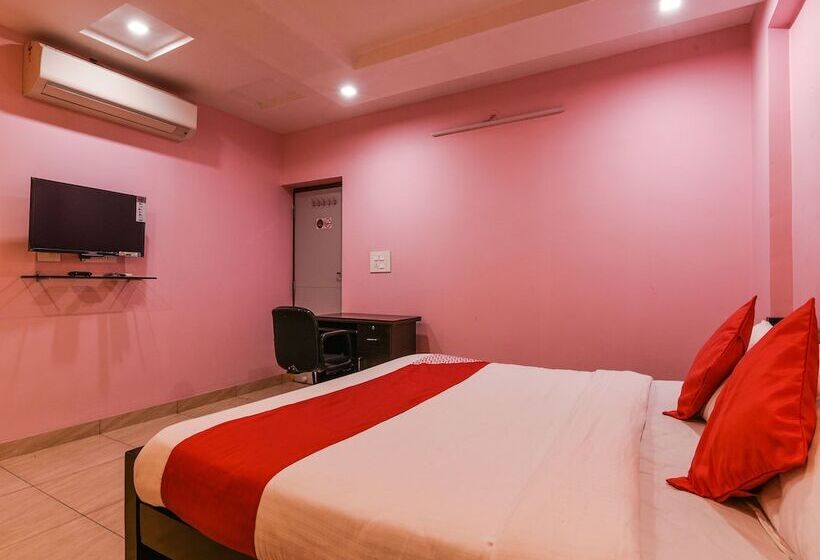 Pensjonat Oyo 18612 Sree Sai Surya Service Apartment