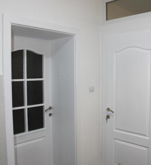 پانسیون Villa Flora Apartments Krushevo